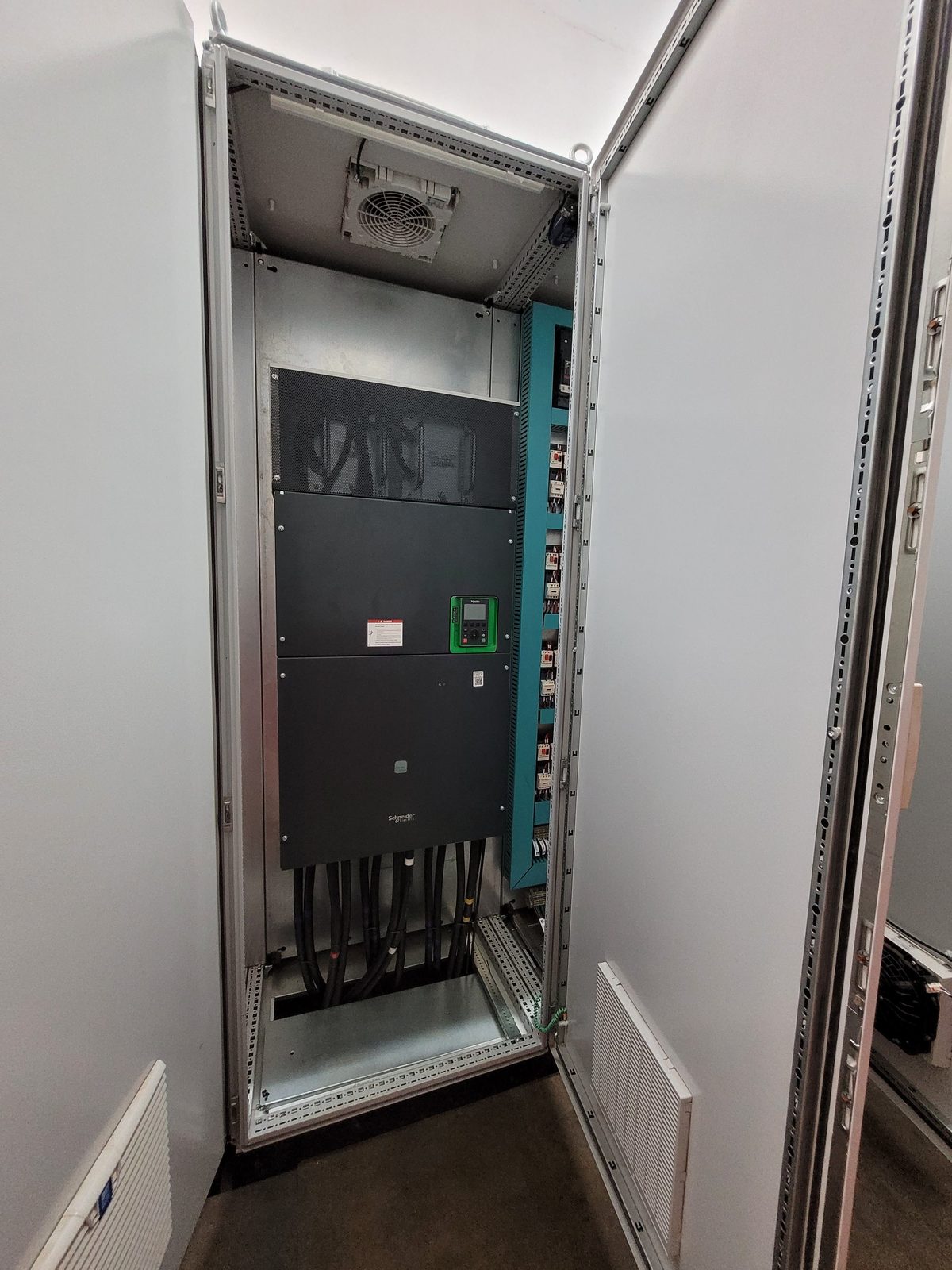 QGBT e CCM para controle dos compressores de amônia